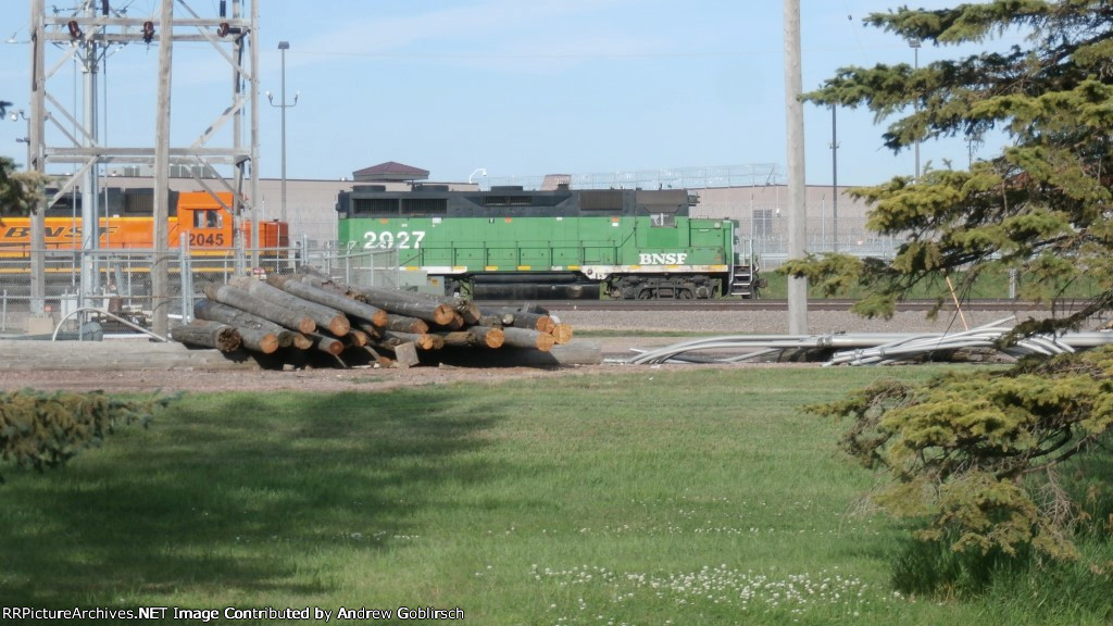 BNSF 2927 + 2045